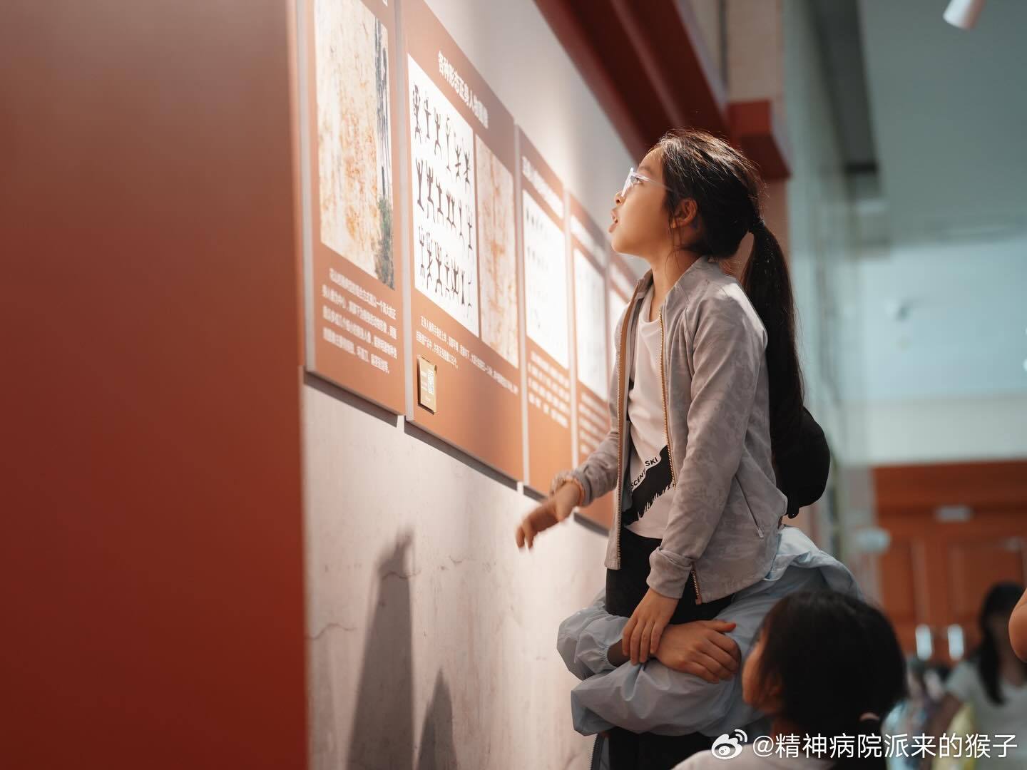 郭晶晶霍启刚带孩子们游广西📷霍启刚：前几天见姐姐温习人文课，正好在学中国56个