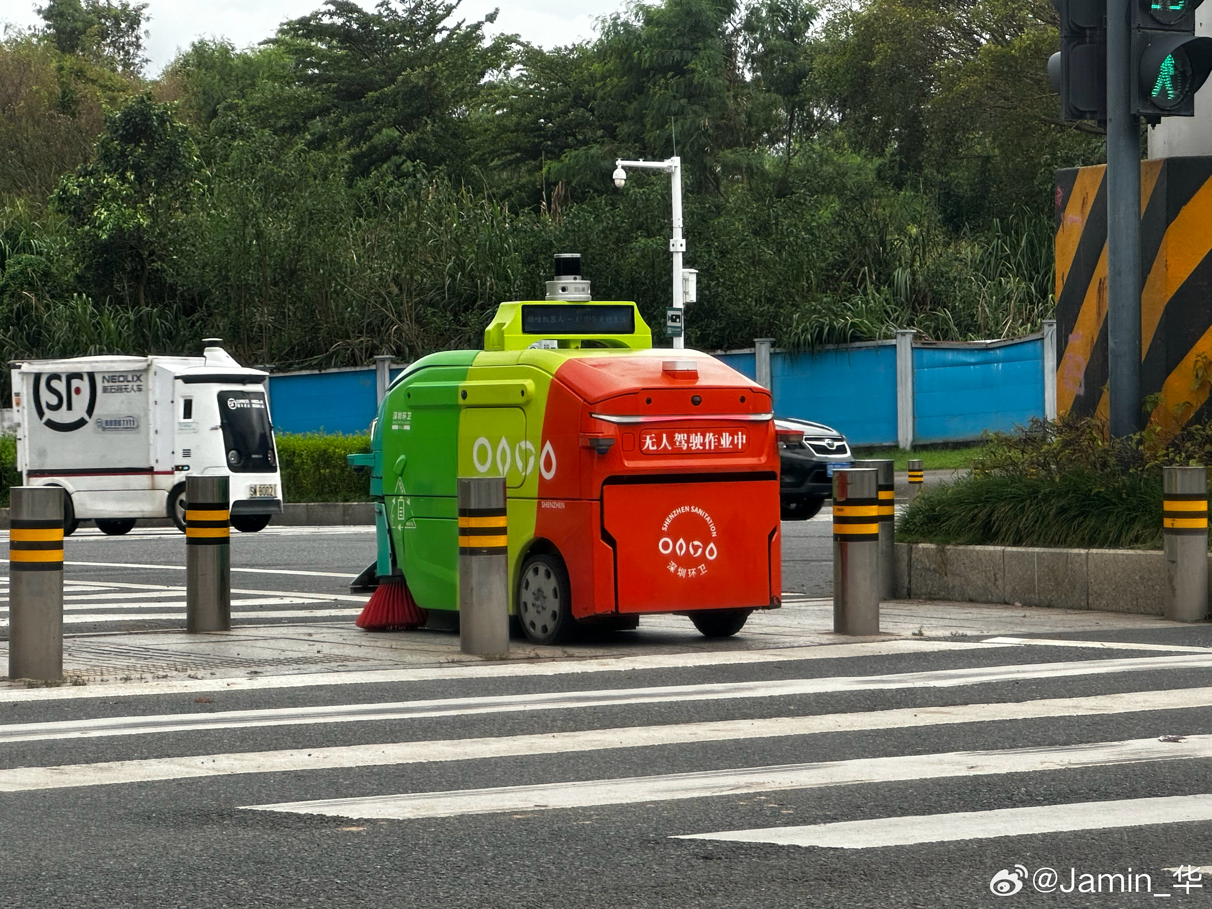 看来以后环卫工人都要逐步失业了 深圳·大东城