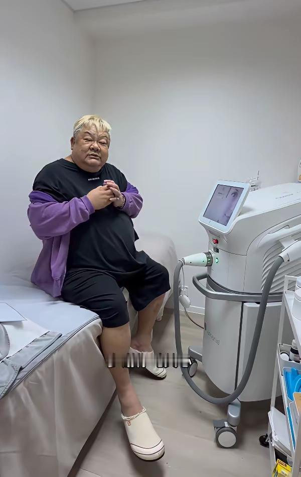 看见香港演员林雪做医美，有网友说，忍不住笑了。
他这身材，这外形，最重要应该是减