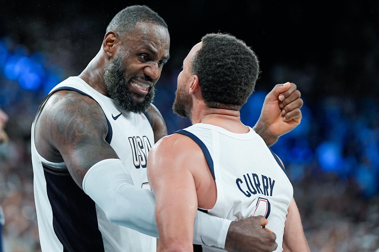 39岁的勒布朗·詹姆斯，本赛季依然交出场均25分7篮板8助攻的全面数据，三分命中