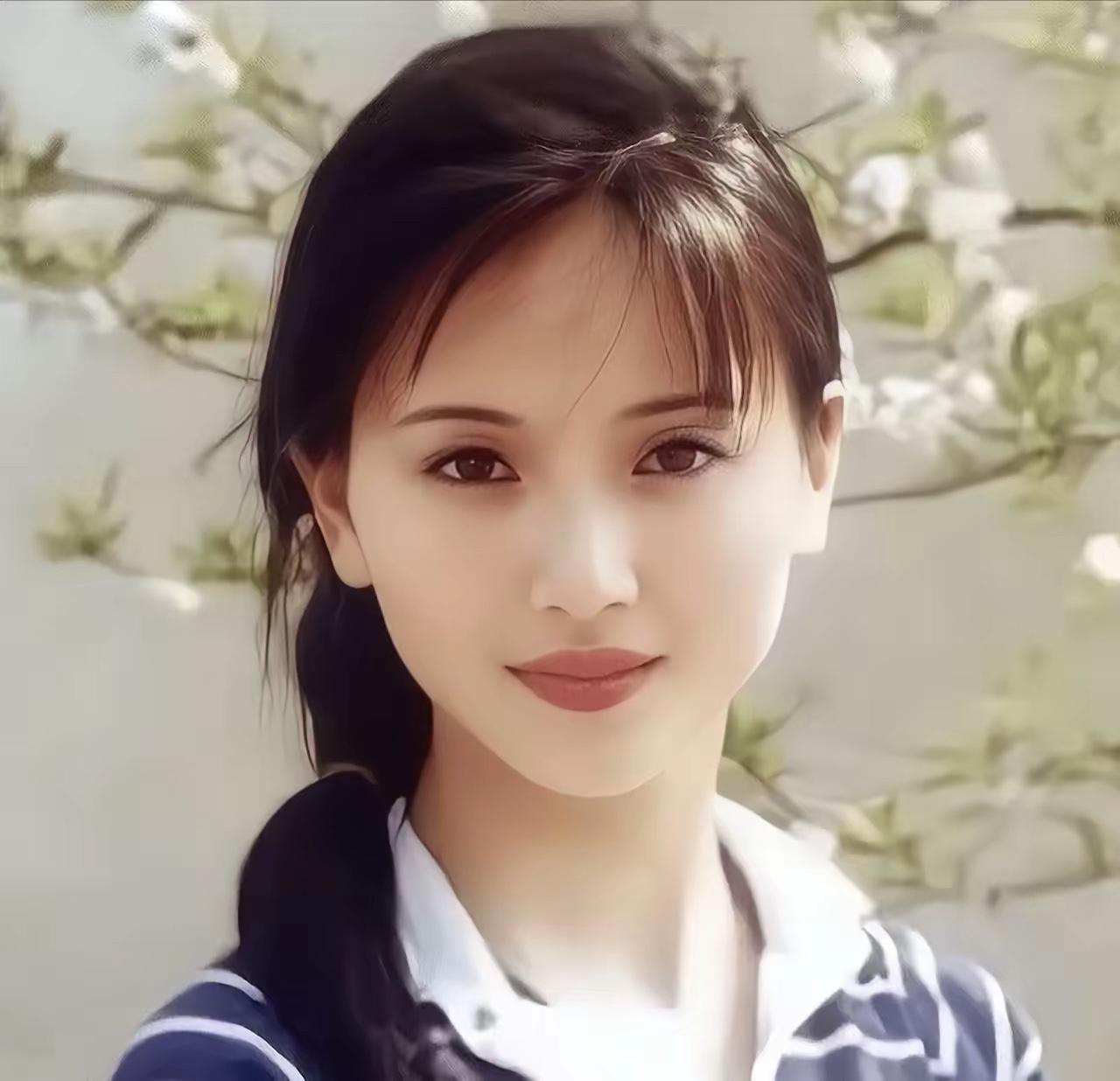 演员侯勇说：“1992年，在央视春晚的后台，我第一次见到陶慧敏，就在心里想，天哪