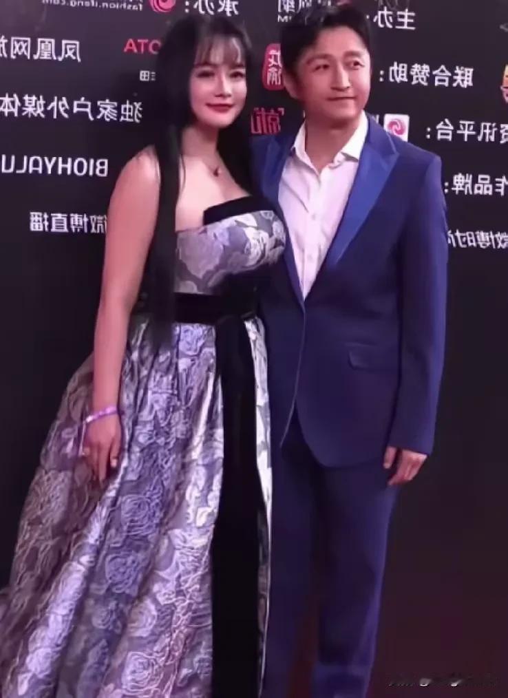 胸大到让人不适


油腻到极点