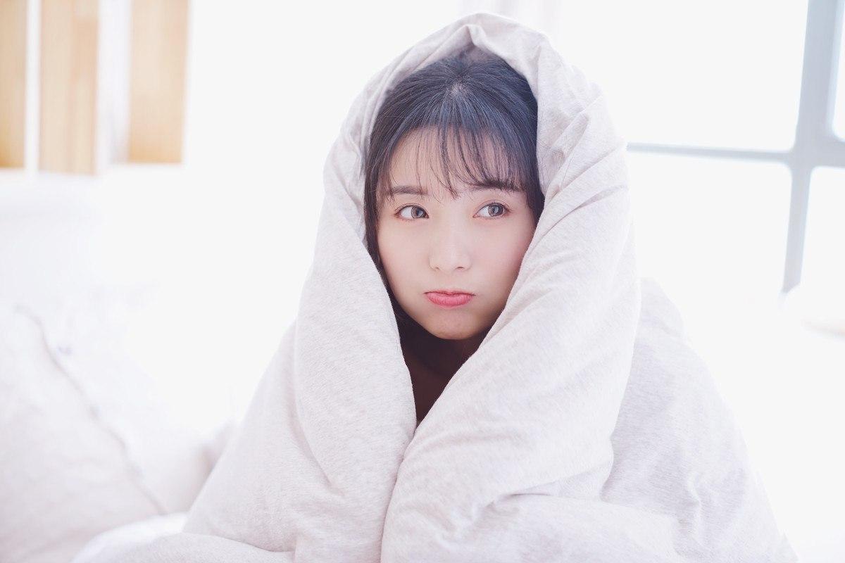 温暖冬日，被窝里的少女高雅气质美女 分享美少女美照 邻家美少女