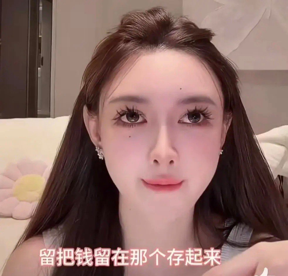 叶珂说要存钱养孩子叶珂变了，差点不认识她了。自从做了妈妈后，她现在都不买奢侈品了
