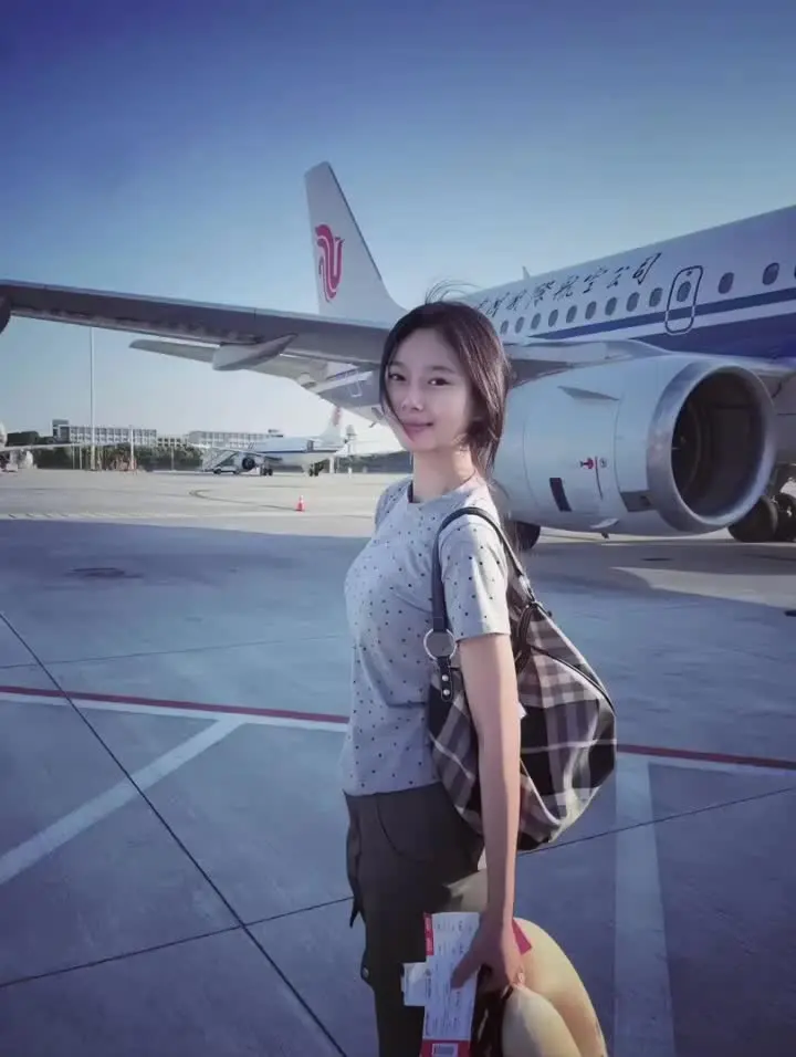 我一个人也走了很远的路 早就不需要什么虚伪 的陪伴了.