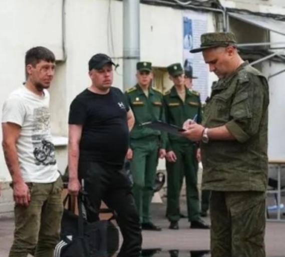 现在的俄罗斯，大概率只剩下两条路了：第一，把吞进去的地全吐出来，赔到服气；第二，