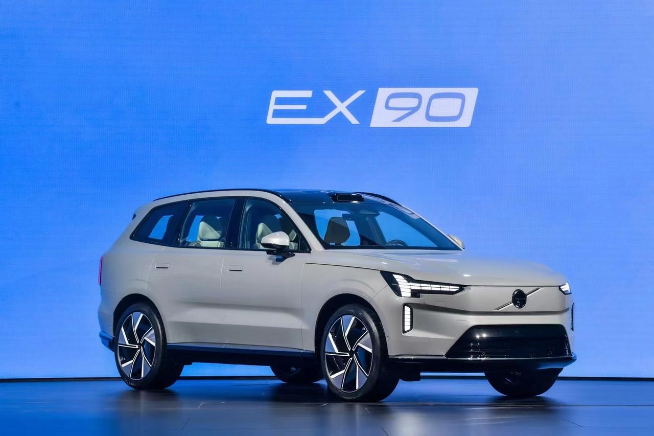 钦培吉的“自欺欺人”，沃尔沃的无力呐喊。沃尔沃 沃尔沃EX90 电动化时代，连燃