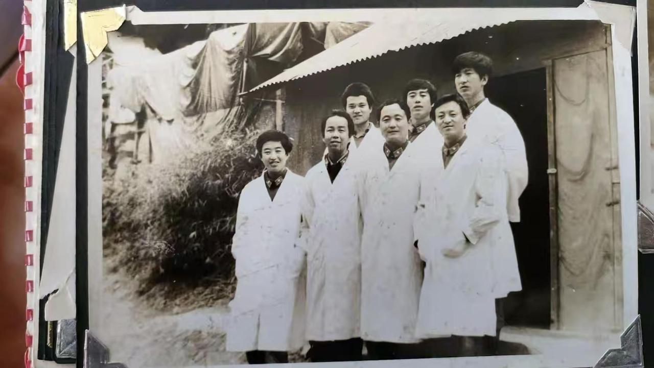 598团部分卫生队合影