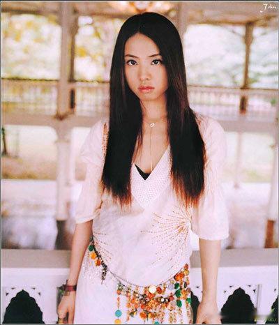 2002年22岁的蔡依林 