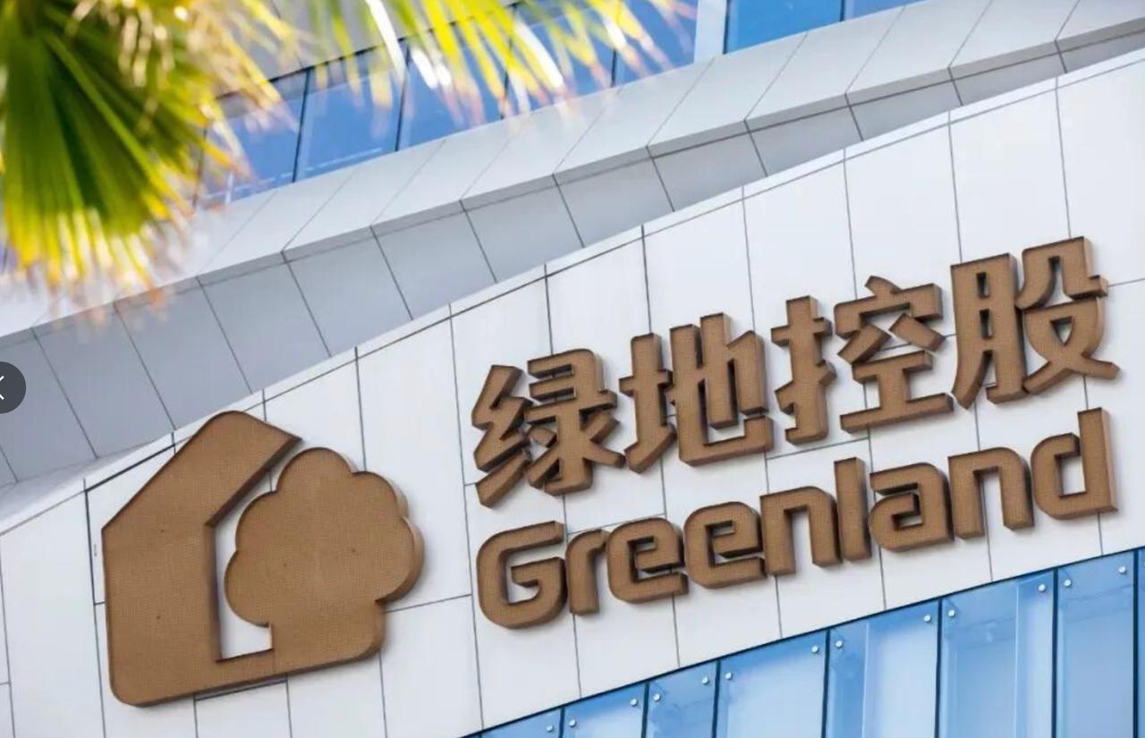 一边亏百亿一边卖得火，绿地这步棋走对了吗？一边是2025年预计亏损超160亿，一
