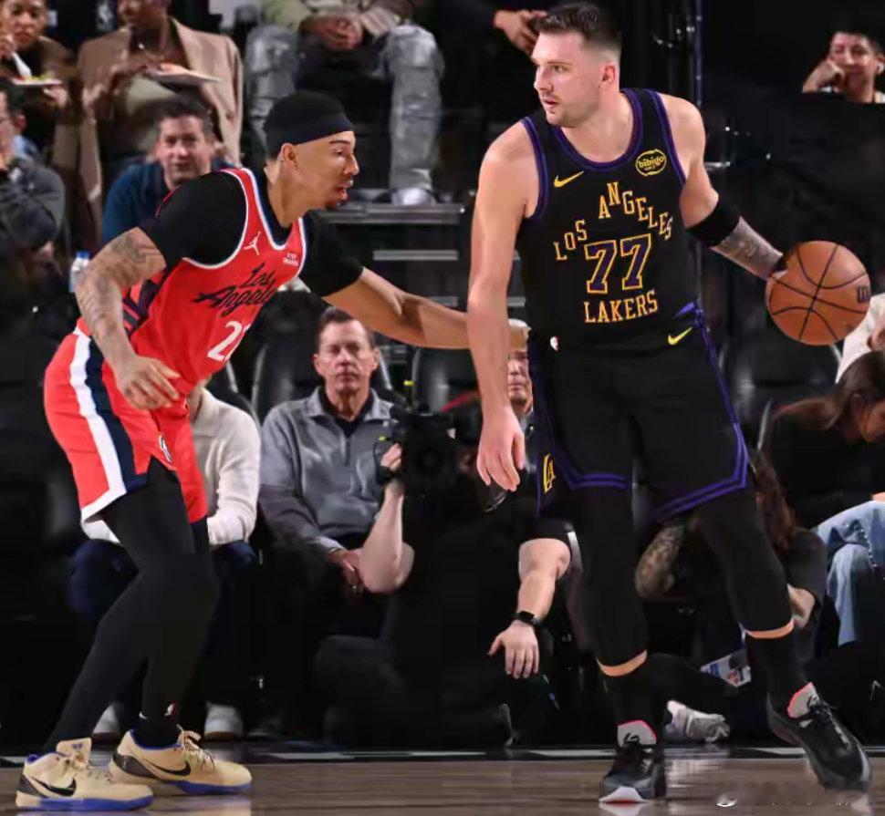 洛城德比快船112-104险胜湖人 哈登创纪录詹东合砍55+难救主快船战胜湖人 