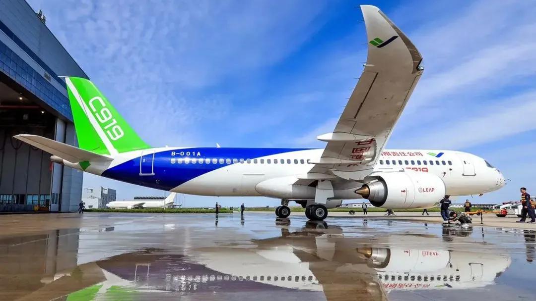 咱们国产大飞机C919要去中东露脸啦！这是它第一次参加迪拜航展，对咱们国产大飞机