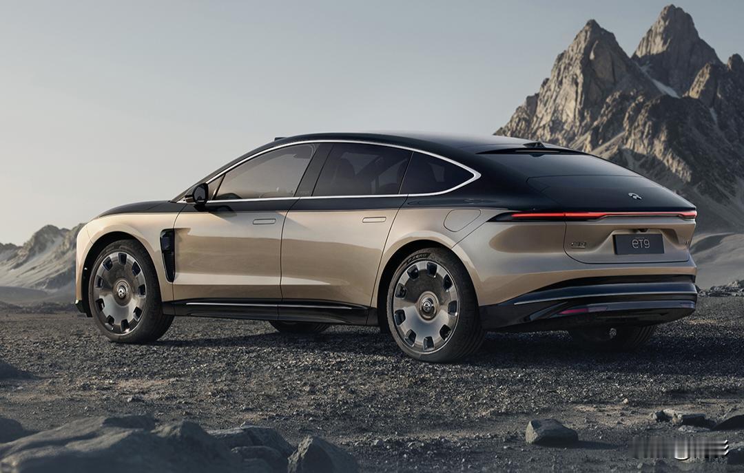 新能源品牌中，最顺眼的一台纯电轿车。
蔚来ET9 地平线版