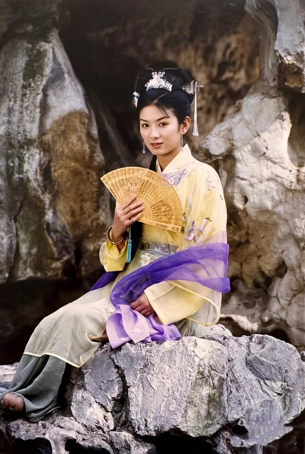 黄奕好不容易前夫哥进去了，凭借过去的李玉壶滤镜和自己的努力再次翻红一波。但是……