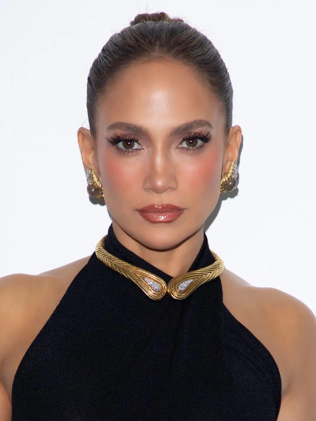 2026年6月，Jennifer Lopez 已经56岁快57岁了，但你去看她最