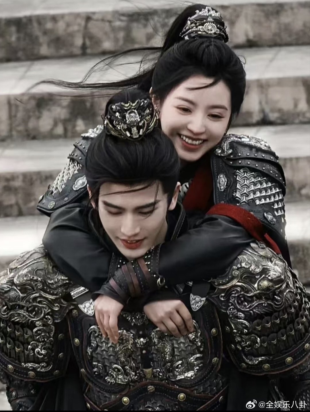 田曦薇叫张凌赫张哥你好星期六小田喊张哥也太甜了！自然不刻意，像真的很熟的朋友，相