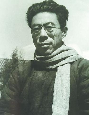 闻一多先生在云南被暗杀时，他的长子奋不顾身扑上去为父亲挡了五个子弹。
 
闻立鹤
