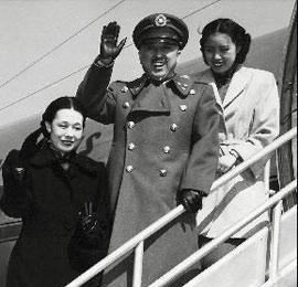 1939年，卫立煌的结发妻子朱韵珩因病离世后，此后就不断有人给他介绍对象，但卫立