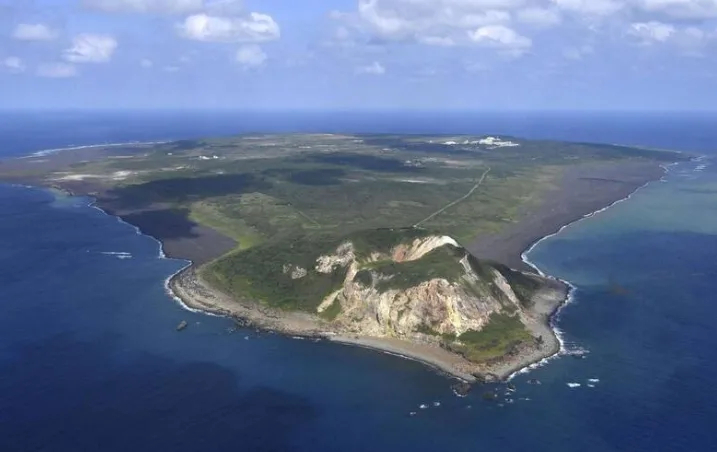 日本防卫省拟强化硫磺岛航空基地职能，并计划在小笠原群岛上空划设防空识别区，以推进