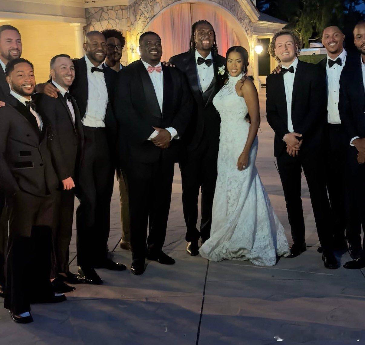 卢姥爷婚礼，克莱，一哥，波姐，穆迪，妹夫合影，以及一哥后面这位究竟是不是普尔？！
