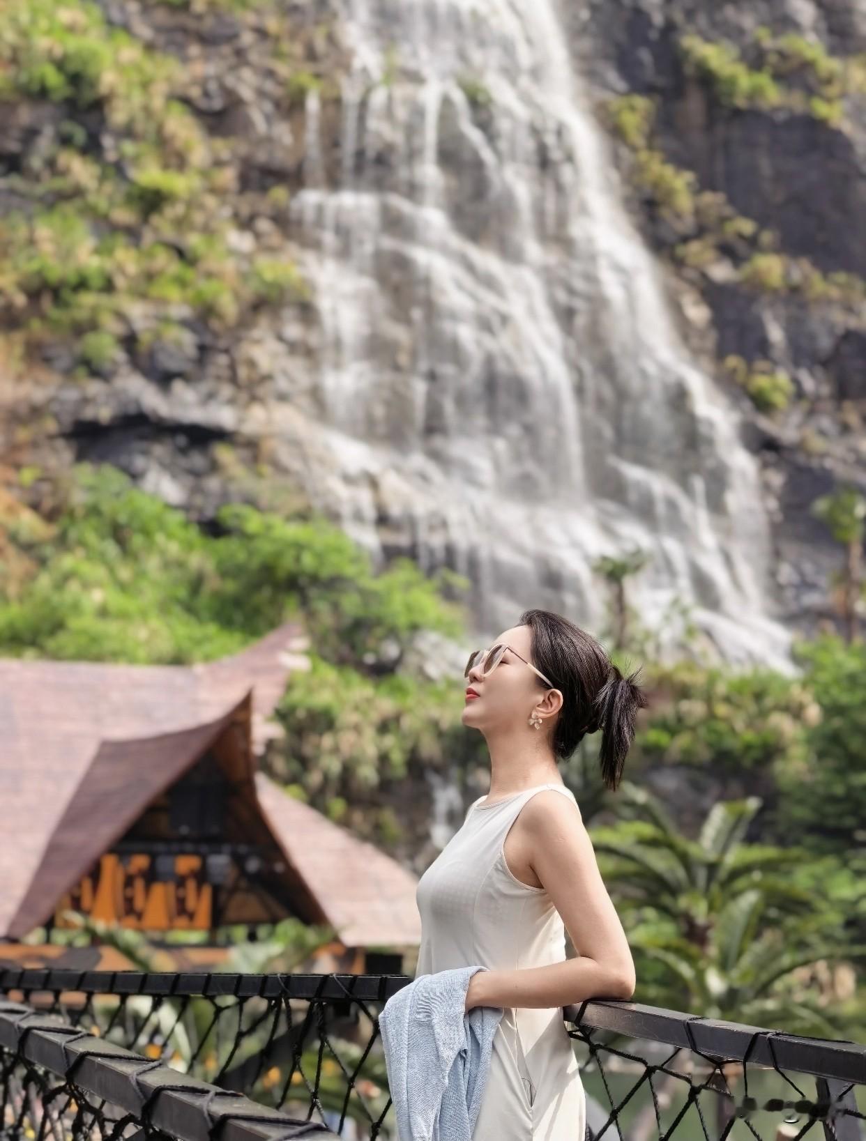 女人什么样的状态最让男人着迷?情绪稳定、自带松弛感的女人很迷人。生活中有些女人一