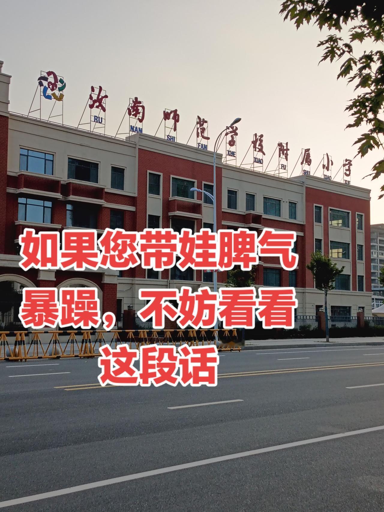 1、一个小孩，总是干干净净、整整齐齐，还特别听大人的话，见人就主动打招呼，小小年