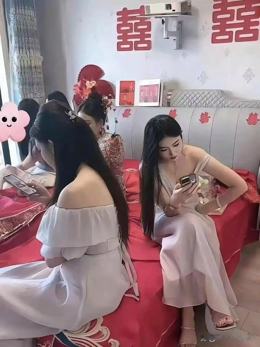 伴娘没把握好分寸感，婚礼上直接抢了新娘的关注度 ​​​