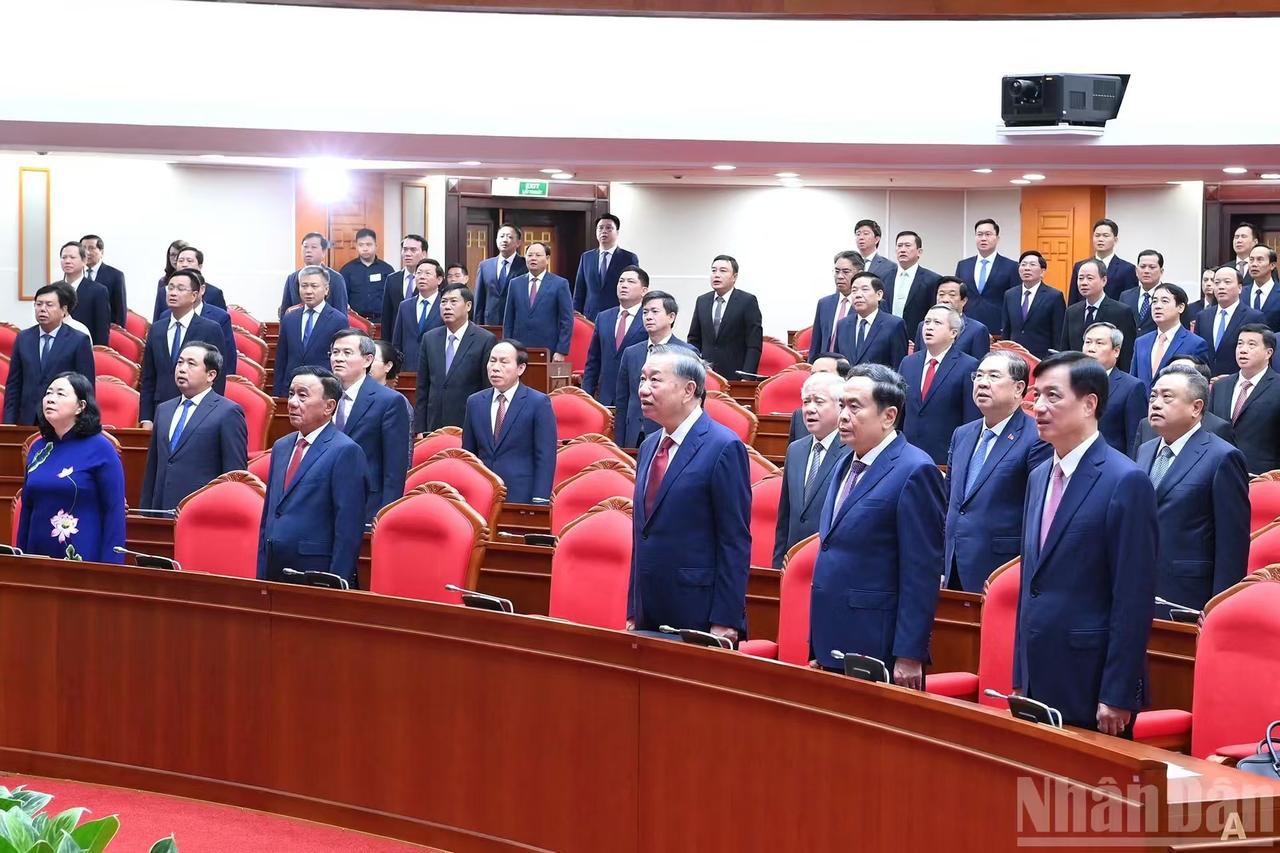 不得不佩服越南！现在允许党员经商了？

10月8日，越南第十四届第四次全会在河内