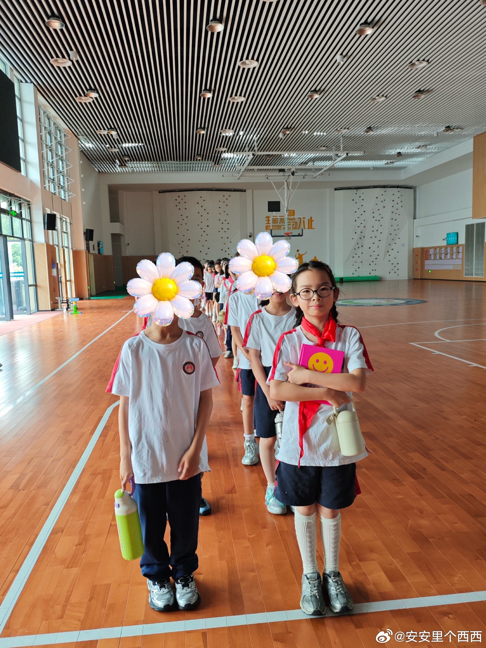家庭管家不好做啊今天又是起床后忙到现在……早上起床给安姐送到学校后房客姐姐的信息