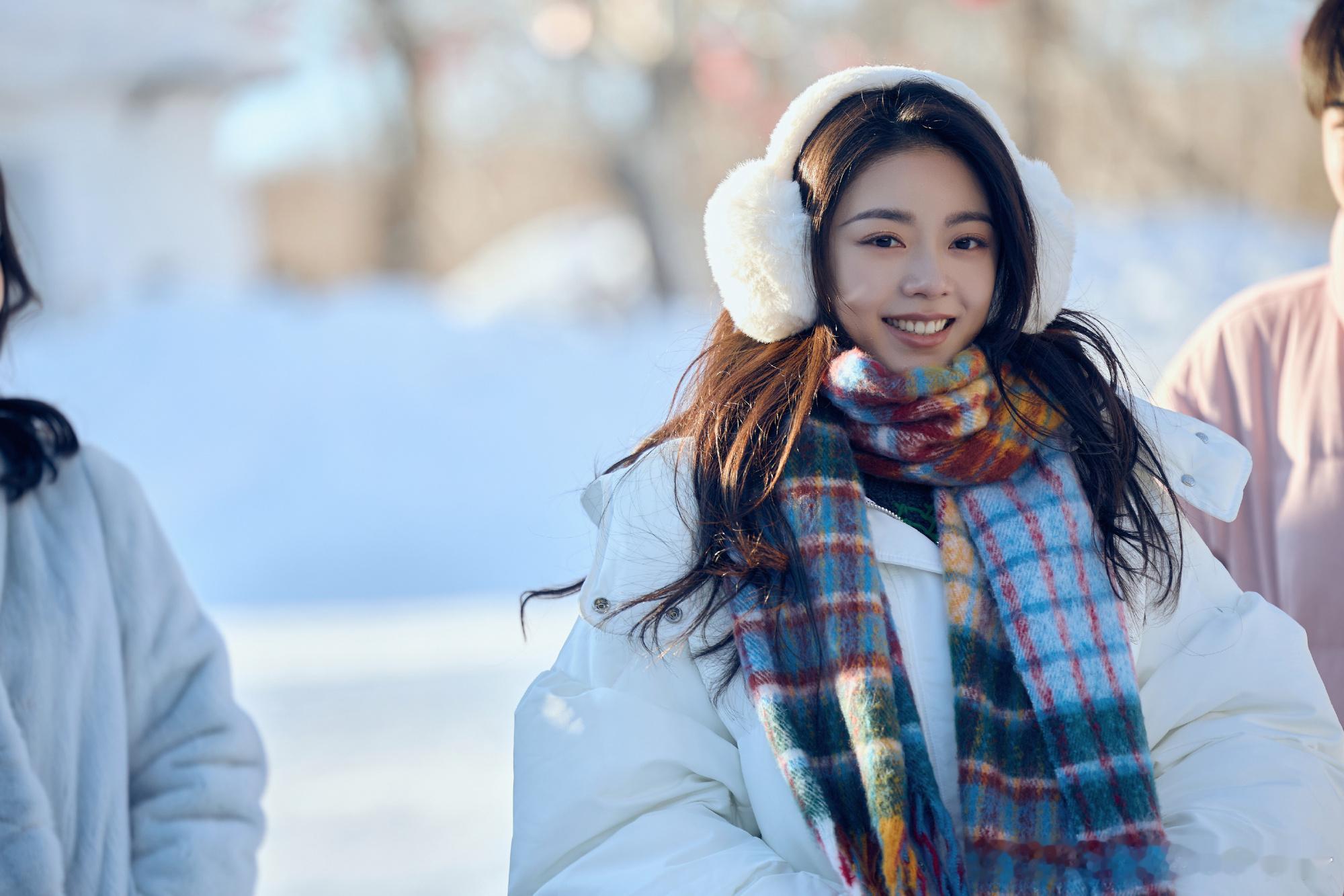 赵今麦演员热度破8500万赵今麦感谢每一份温暖与支持 赵今麦热度破 8500 万