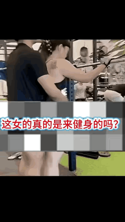 开放空间里，男人的举动已然越界，她却毫无抵触，似是默许。

临门一脚，下一步看似