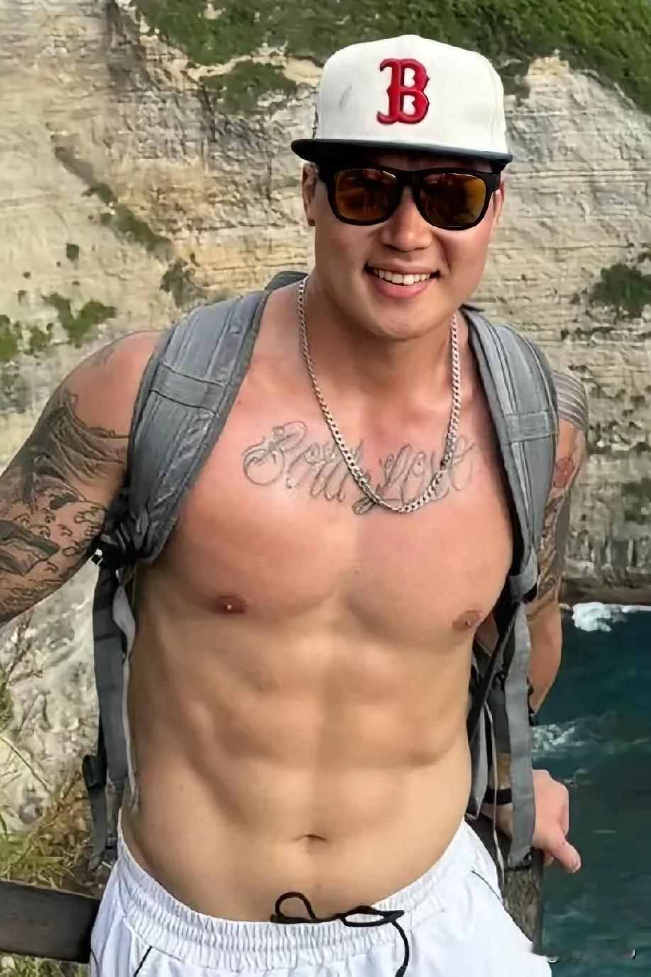 37岁皮教练猝死这事，给所有人敲响了一记警钟。
生命真的太脆弱了，
看着这么健硕