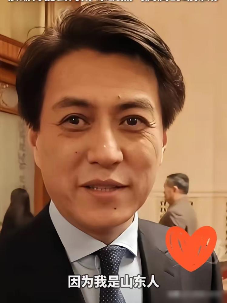 靳东这回彻底“上岸”了，48岁的他，低调坐上了中国煤矿文工团团长的宝座，这可不是