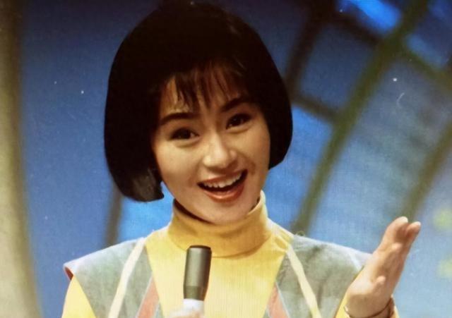 1999年，鞠萍向丈夫提出了离婚，丈夫却提出孩子和钱只能带走一样，鞠萍一听就知道