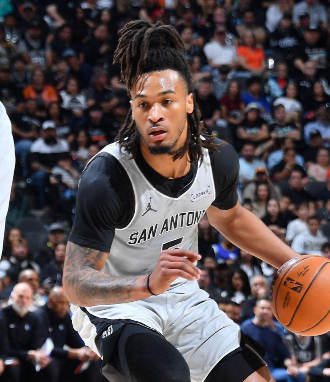 斯蒂芬·卡斯尔成为NBA历史上最年轻的单场至少拿下40分12篮板12助攻的球员他