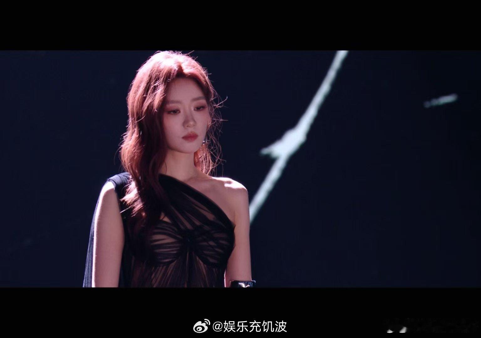 张月连续三公有队友淘汰乘风2026代斯遗憾告别乘风舞台，而这已经是张月连续第三公