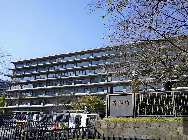 日本外务省回应了，抗议！
2月24日
日本政府强烈抗议中国禁止向20家日本企业和