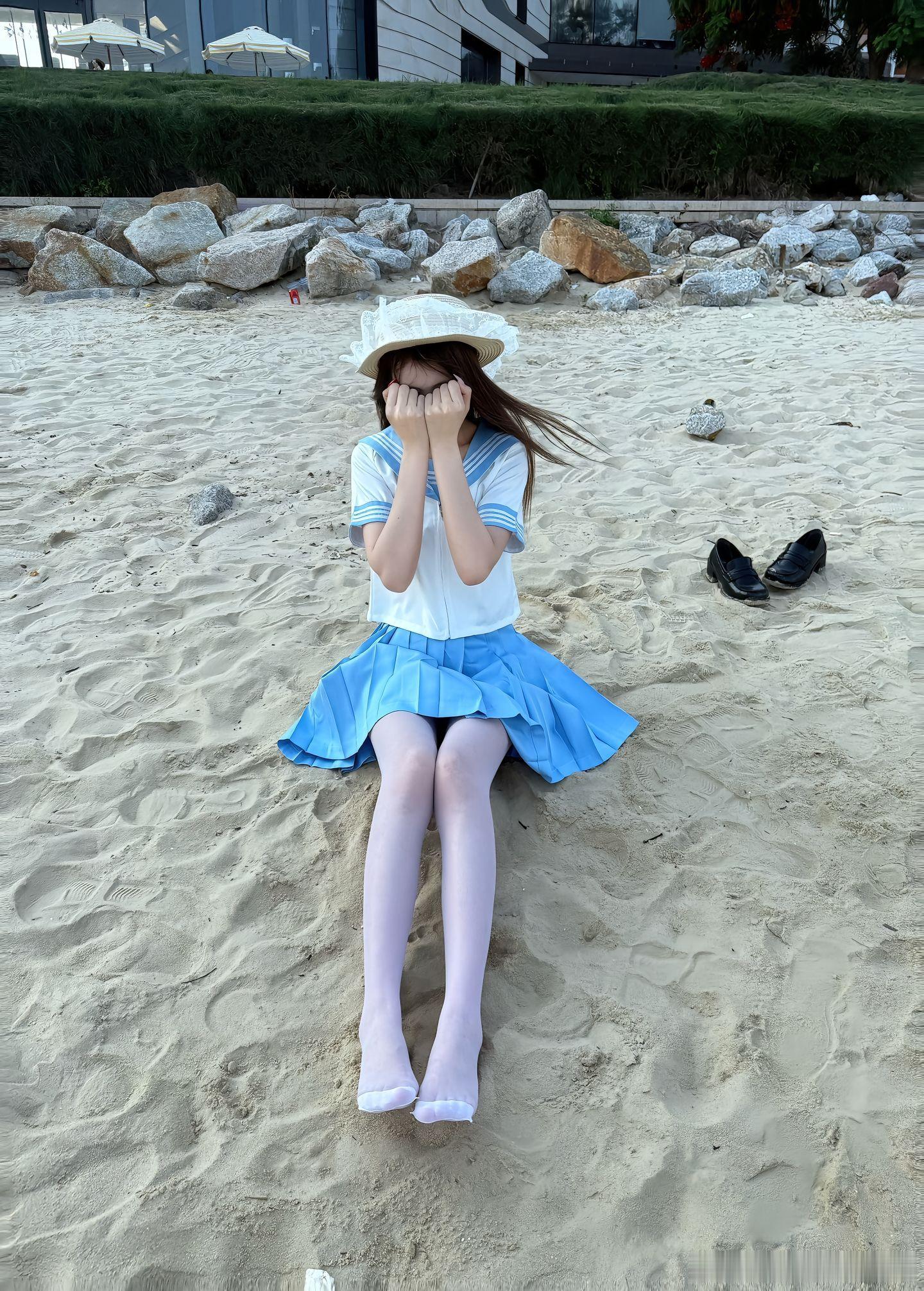 沙滩上的丝袜少女～ ​​​