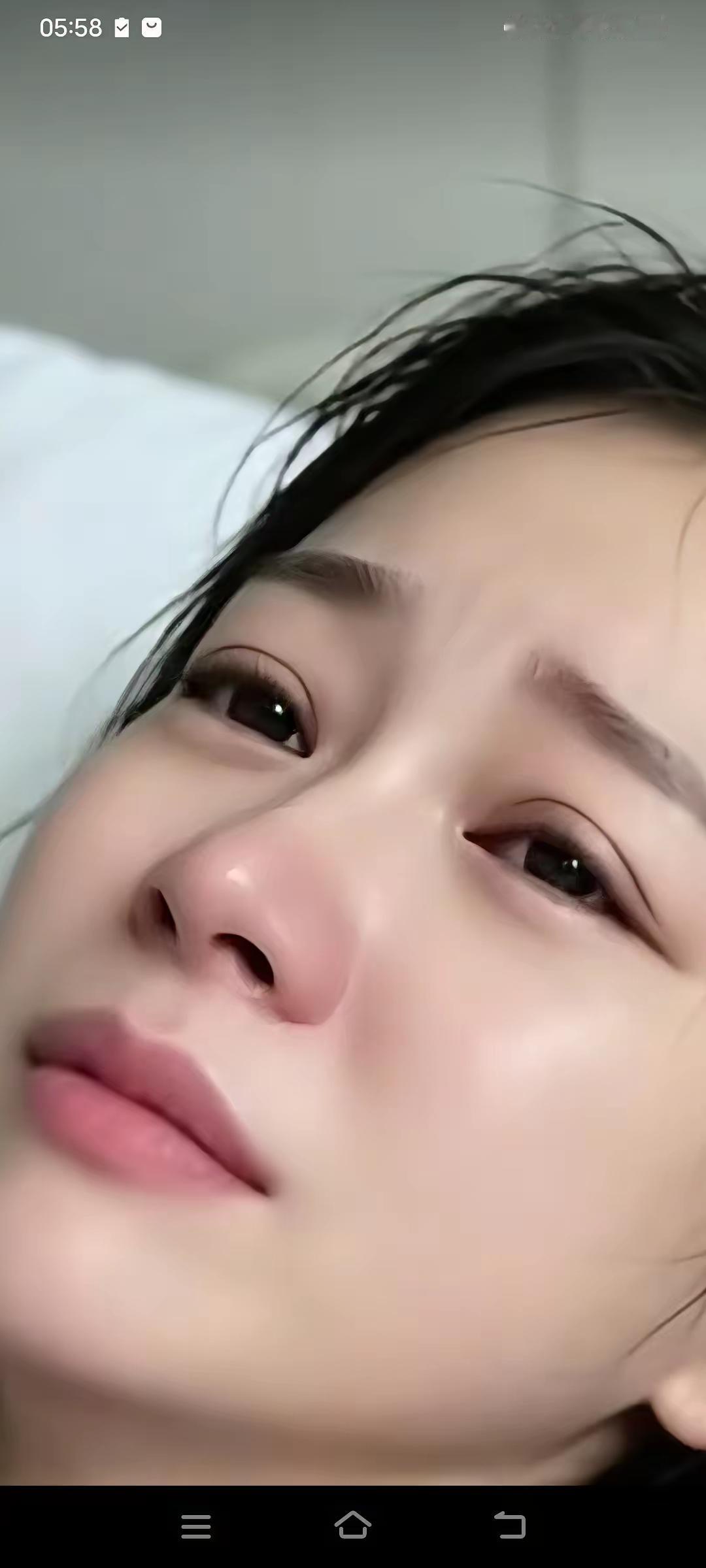 离婚的女人太难了

女子吐槽说，她离婚后有病了，住院期间，娘家人没人看，前夫家人
