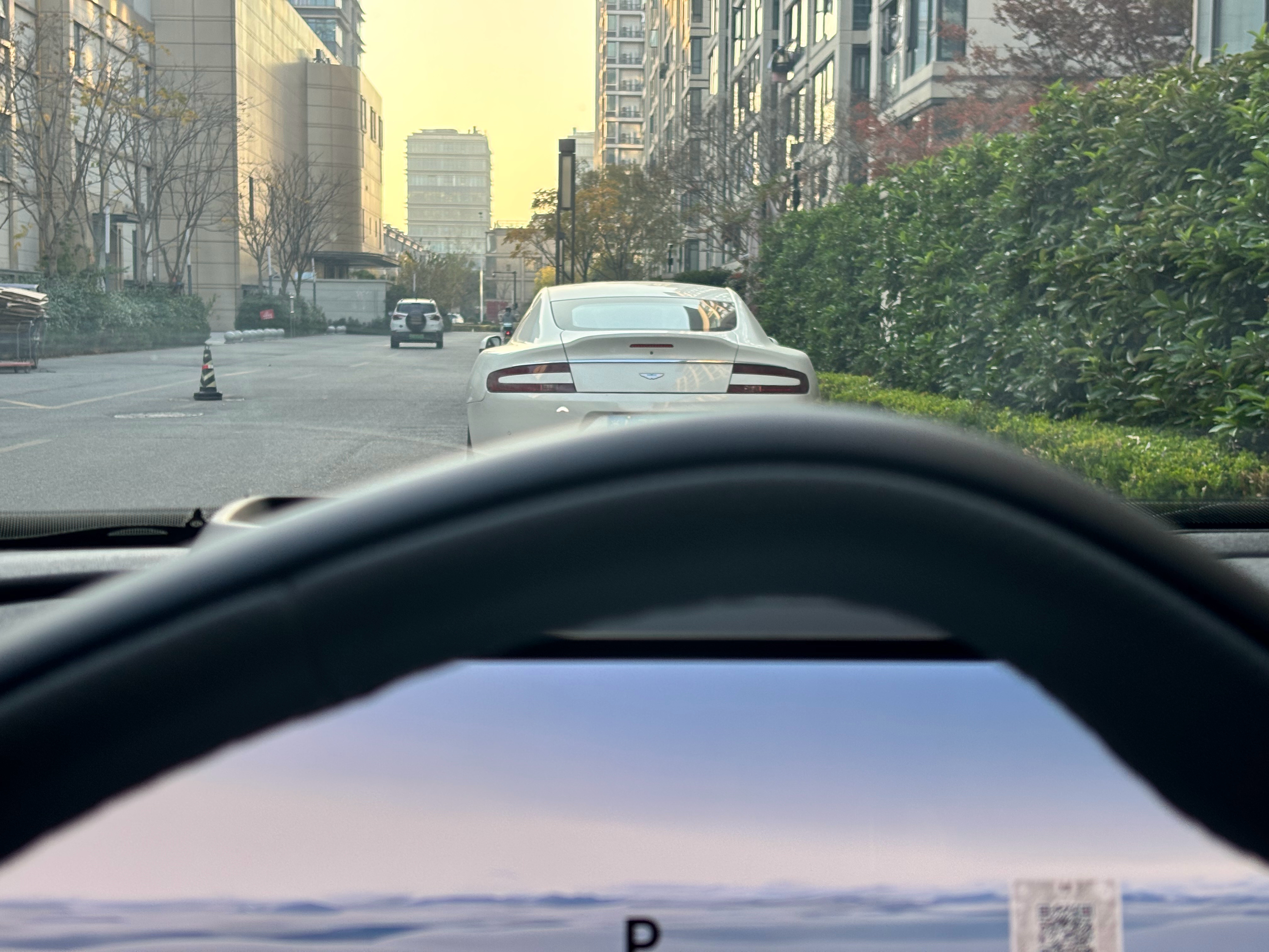 刚才有个阿姨从前面的车上下来，如果是你，你会怎么做？