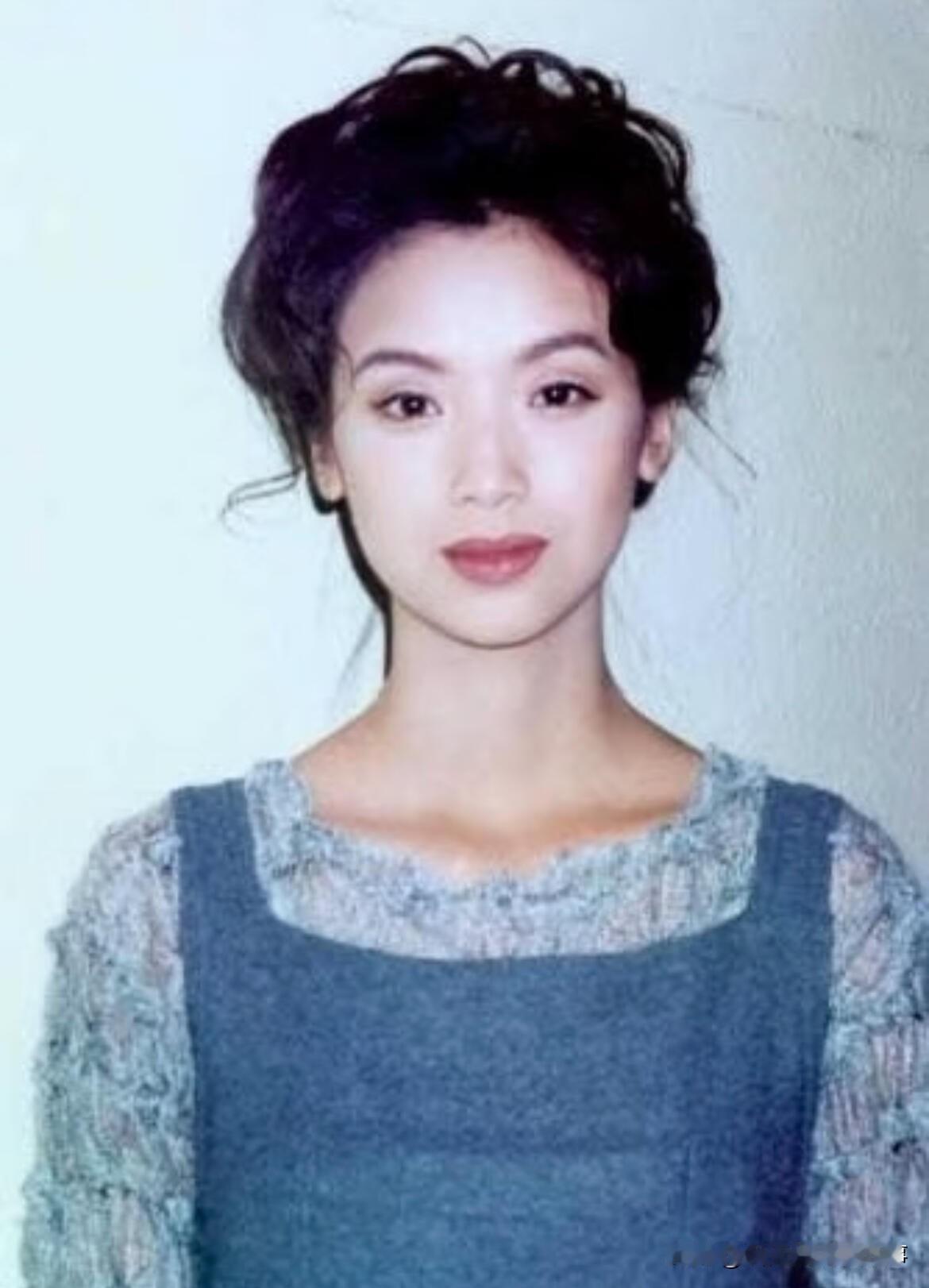 突然发现一个宝藏长相赛道快绝迹了！
现在内娱满屏都是大双美女，真的很少能见到吴倩