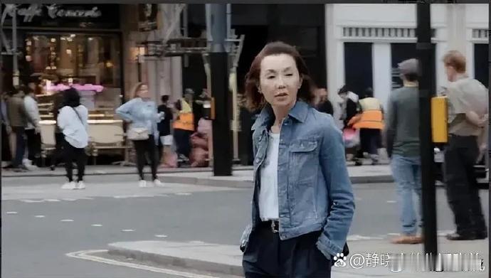 张曼玉在国外过着普通人的生活，肉眼可见地老了。 ​​​