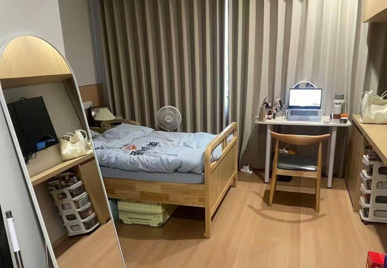 27岁女生月租1500住进养老院。
浙江乐清一位27岁女生为方便照顾已入住养老院