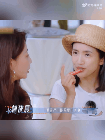 殷桃对林依晨说我保护你殷桃说爱看林依晨的戏很难得在综艺看到这样的互动，殷桃不止嘴