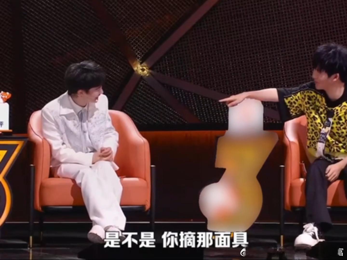 大张伟一整季猜不出周深的原因脱口秀和ta的朋友们终于知道大张伟当年《蒙面唱将猜猜