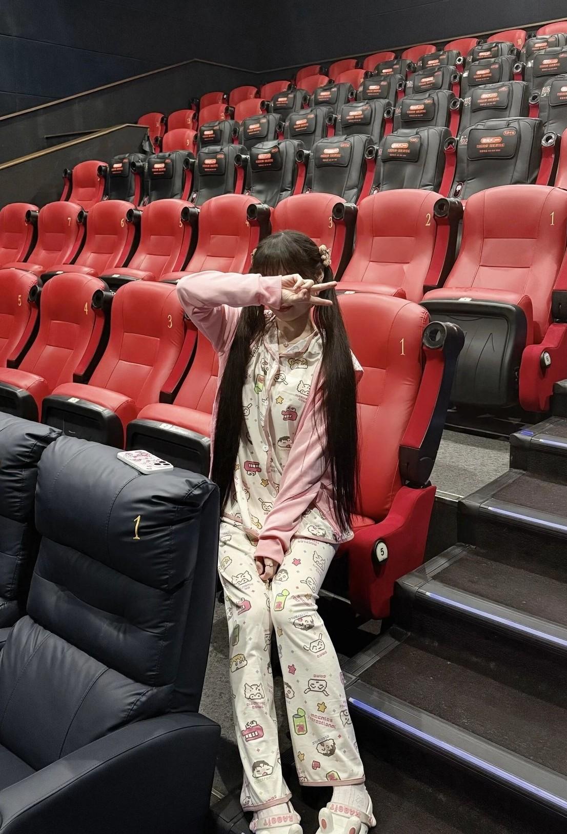 你们有多久没有去看电影了？
听说孤独的最高段位就是一个人看电影，一个人看电影是比