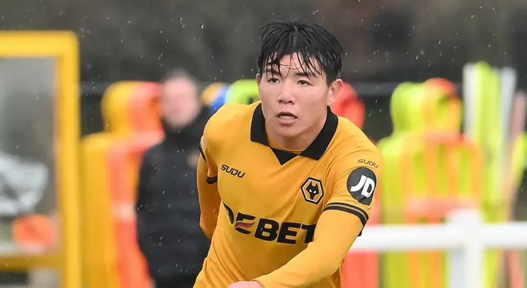 狼队官方：徐彬腿筋受伤，结束在巴恩斯利的租借，已返回狼队狼队体育明星 北京时间4