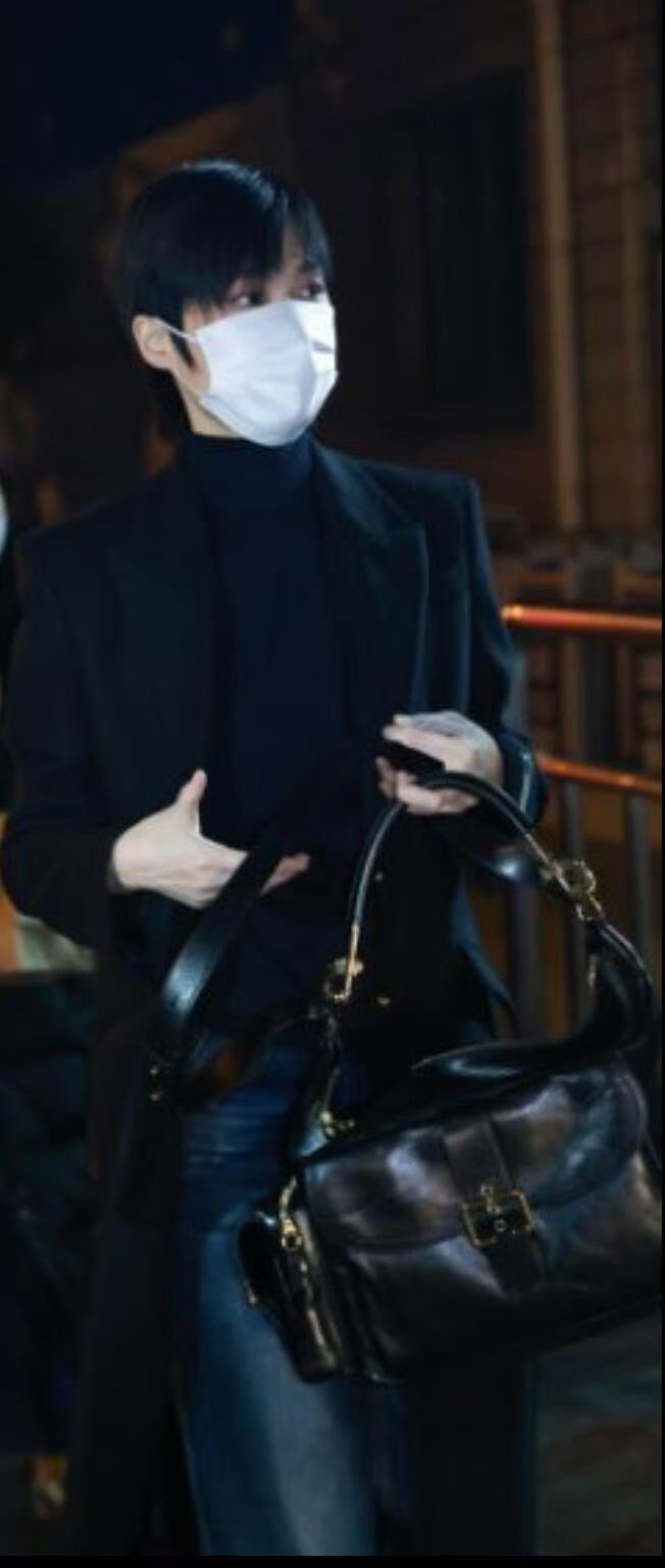 李宇春现身蛇年央视春晚彩排  李宇春蛇年央视春晚彩排路透  年底真的不能没有李宇