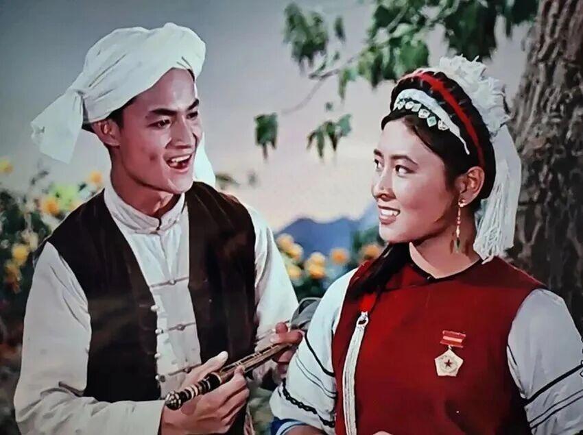 《五朵金花》是长春电影制片厂于1959年出品的经典歌舞爱情电影，由王家乙执导，杨