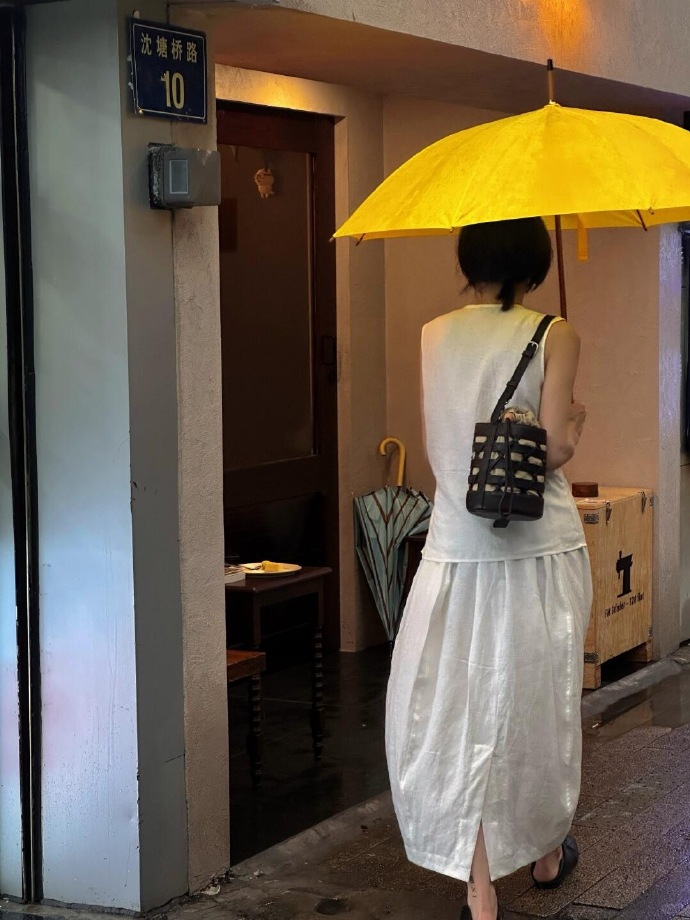 真正的勇气，不是离开，是承担。以及不再寻求理解，不再试图求证或解释。——庆山《一